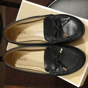 HP!🎉 MICHAEL Michael Kors Sutton Leather Moccasins Ballet Flats Black Loafers